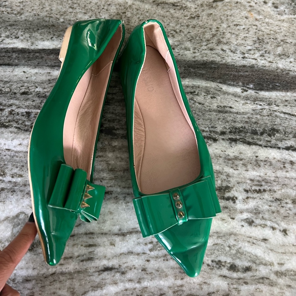 Sou Sou gorgeous green spike bow toe flat size 38